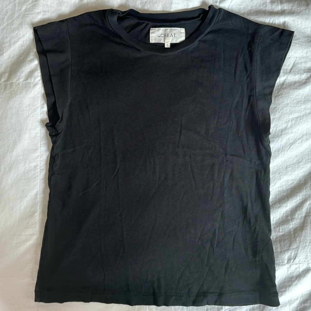 The Peak Shoulder Tee from THE GREAT (Almost Black, 0)